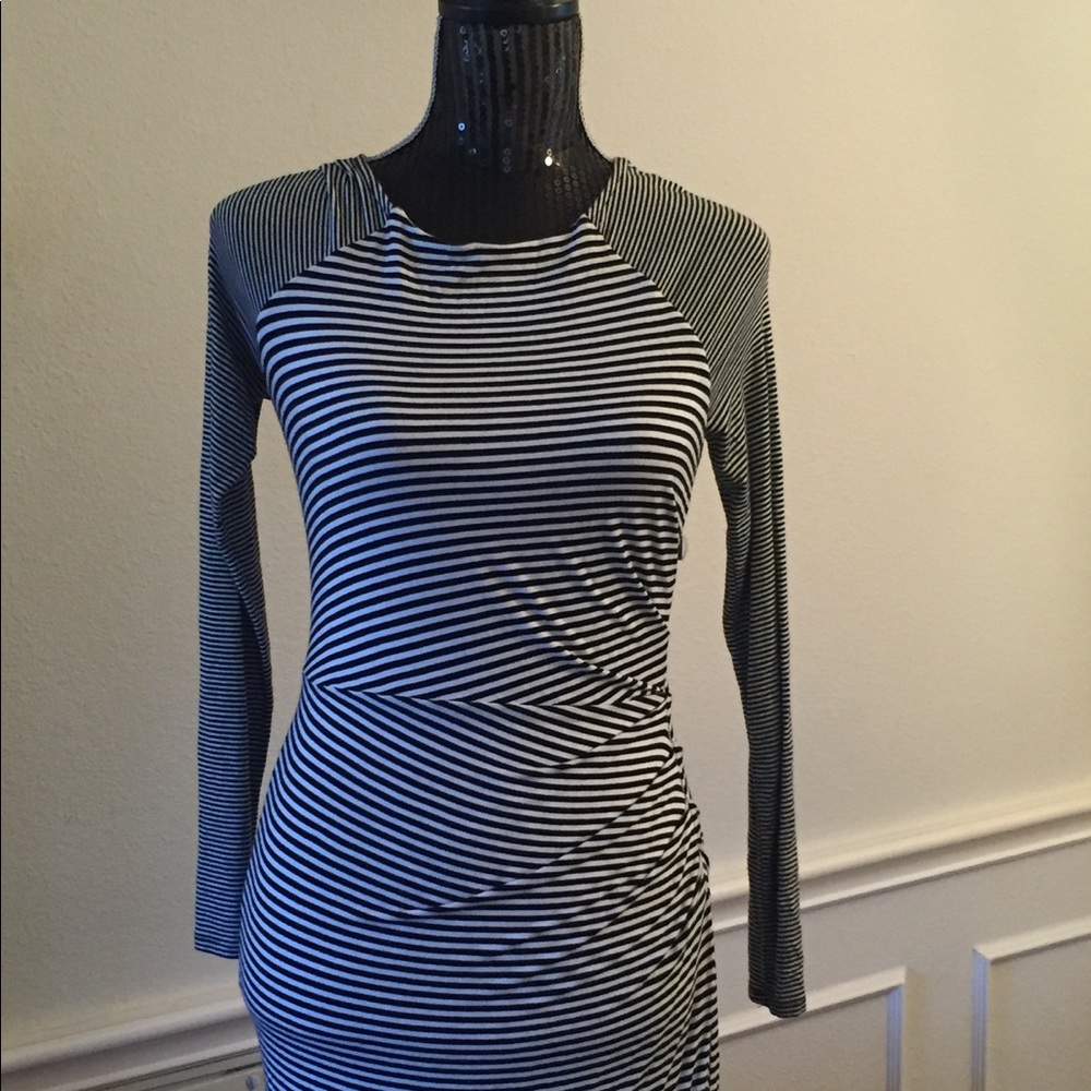 Dress - Picture 3 of 4